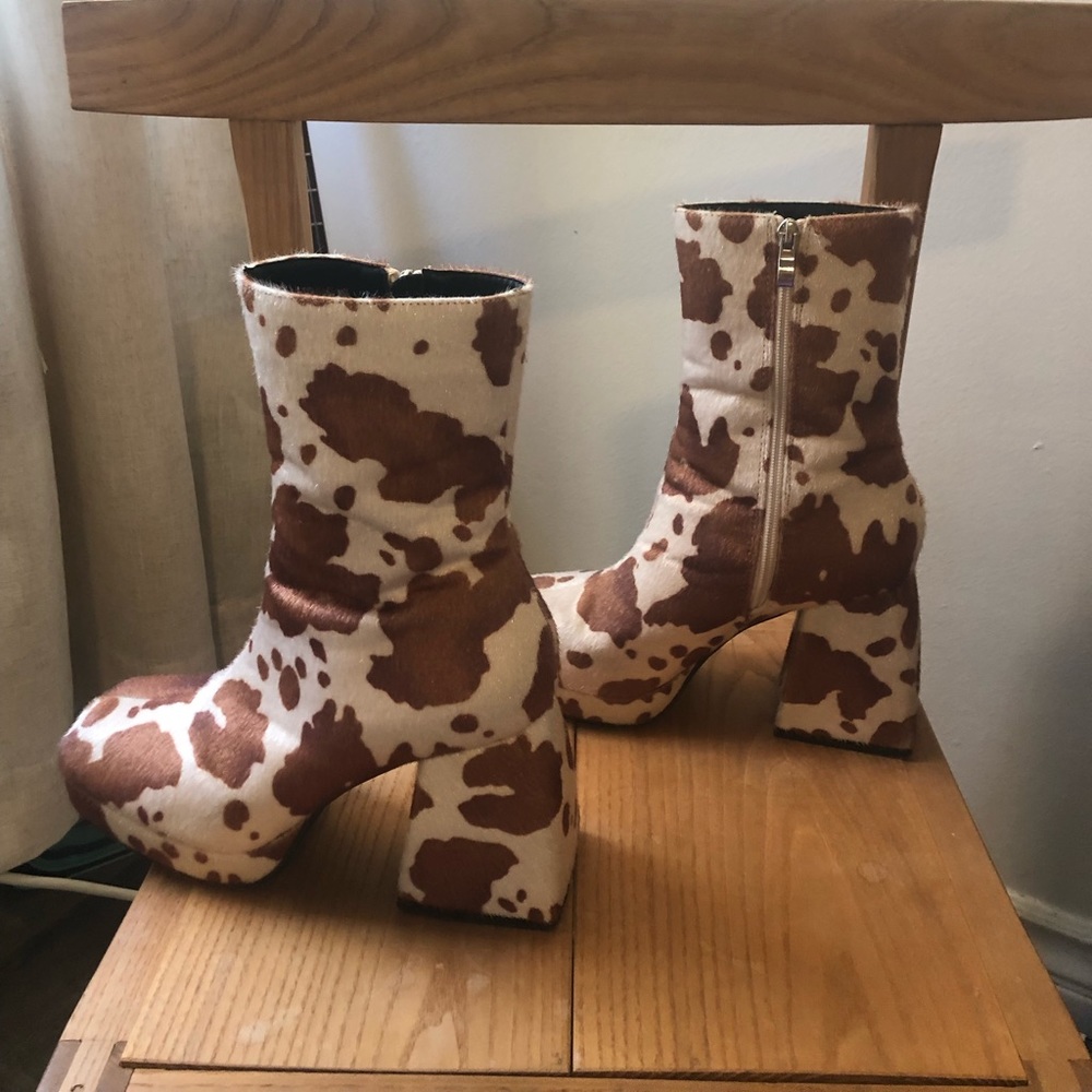 Dollskill cow print boots only worn once size8